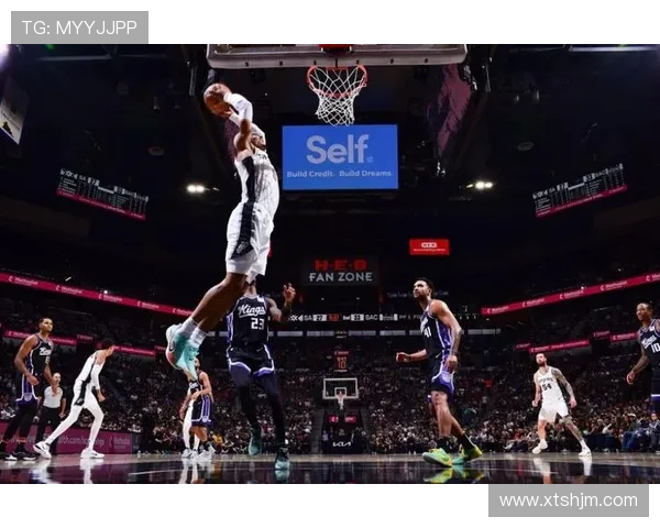 马刺与雄鹿激战正酣12月6日精彩对决引发球迷热议 马刺与雄鹿激战正酣12月6日精彩对决引发球迷热议